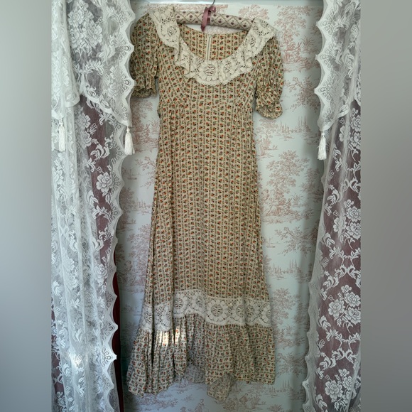 Vintage 1970s Calico Floral Dress Crochet Maxi High Waist Peasant Cottage Gown - Picture 2 of 7